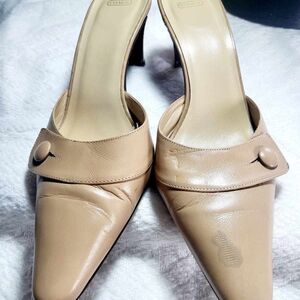 Coach Sandal Cream Size 8 lightly used.